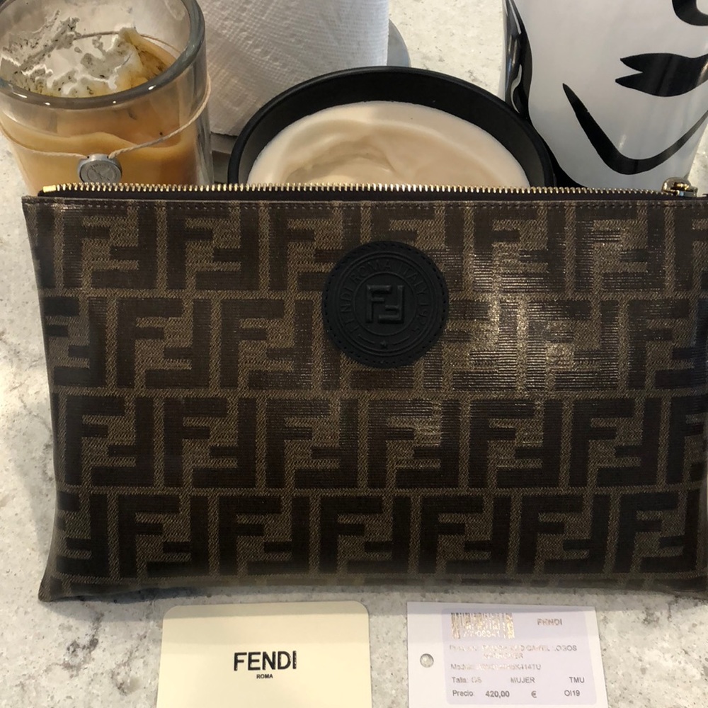 ♥️FENDI “ZUCCA” 💯AUTHENTIC REAL CLUTCH 2019🦋